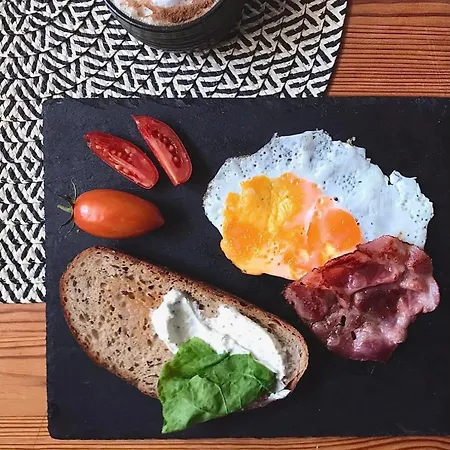 Nyaraló ő S Z A P ó *